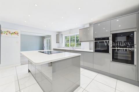4 bedroom detached house for sale, The Street, Brockdish