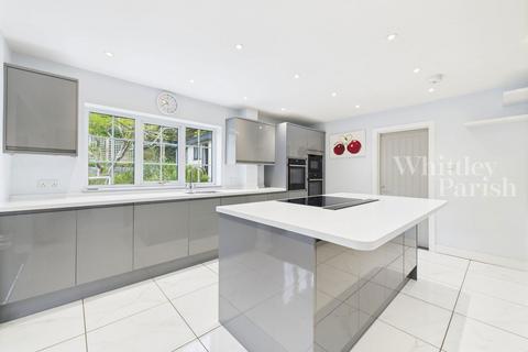 4 bedroom detached house for sale, The Street, Brockdish