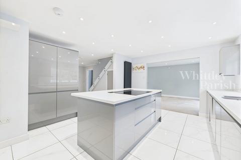 4 bedroom detached house for sale, The Street, Brockdish