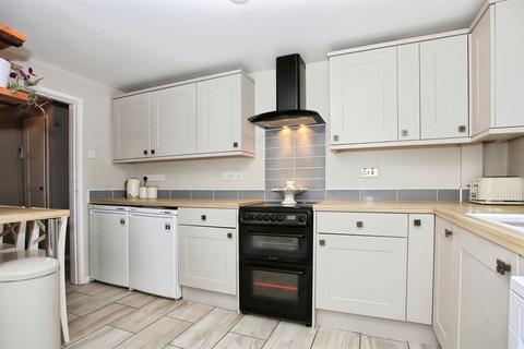3 bedroom semi-detached house for sale, Lindsey Close, Peterborough