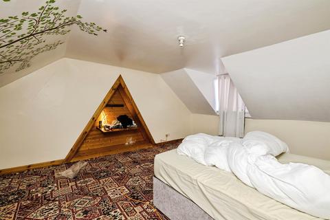 4 bedroom terraced house for sale, Henry Street, Peterborough
