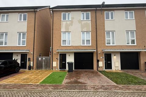 4 bedroom townhouse for sale, Bentley Grove, Peterborough