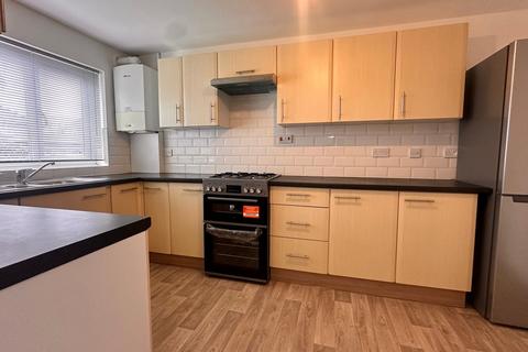 3 bedroom terraced house to rent, Target Close, Feltham, TW14