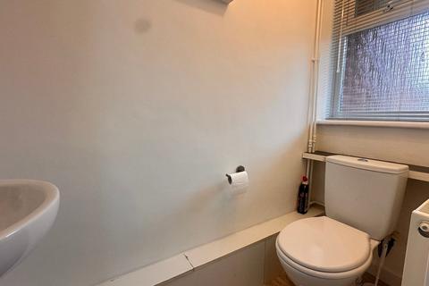 3 bedroom terraced house to rent, Target Close, Feltham, TW14
