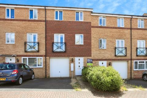 3 bedroom townhouse for sale, Teasel Way, Hampton Centre, Peterborough
