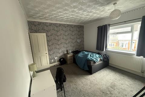 3 bedroom terraced house for sale, Thistlemoor Road, Peterborough