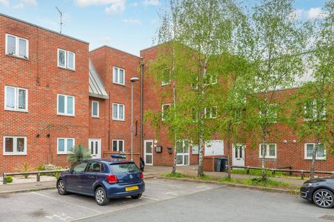 2 bedroom flat for sale, King George Crescent, Wembley, HA0