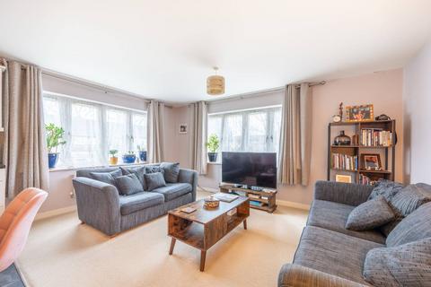 2 bedroom flat for sale, King George Crescent, Wembley, HA0