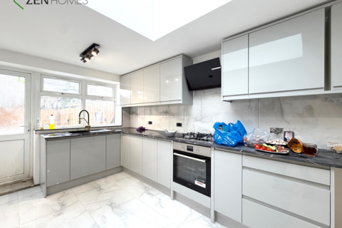 4 bedroom terraced house to rent, London E11