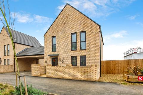 4 bedroom detached house for sale, Dobbins Avenue, West Cambourne, Cambridge