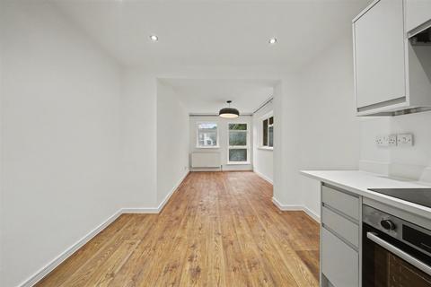 2 bedroom apartment to rent, Corringham Road, Golders Green, London, NW11