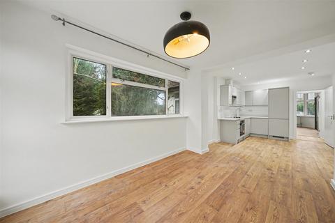 2 bedroom apartment to rent, Corringham Road, Golders Green, London, NW11