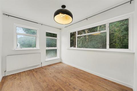 2 bedroom apartment to rent, Corringham Road, Golders Green, London, NW11