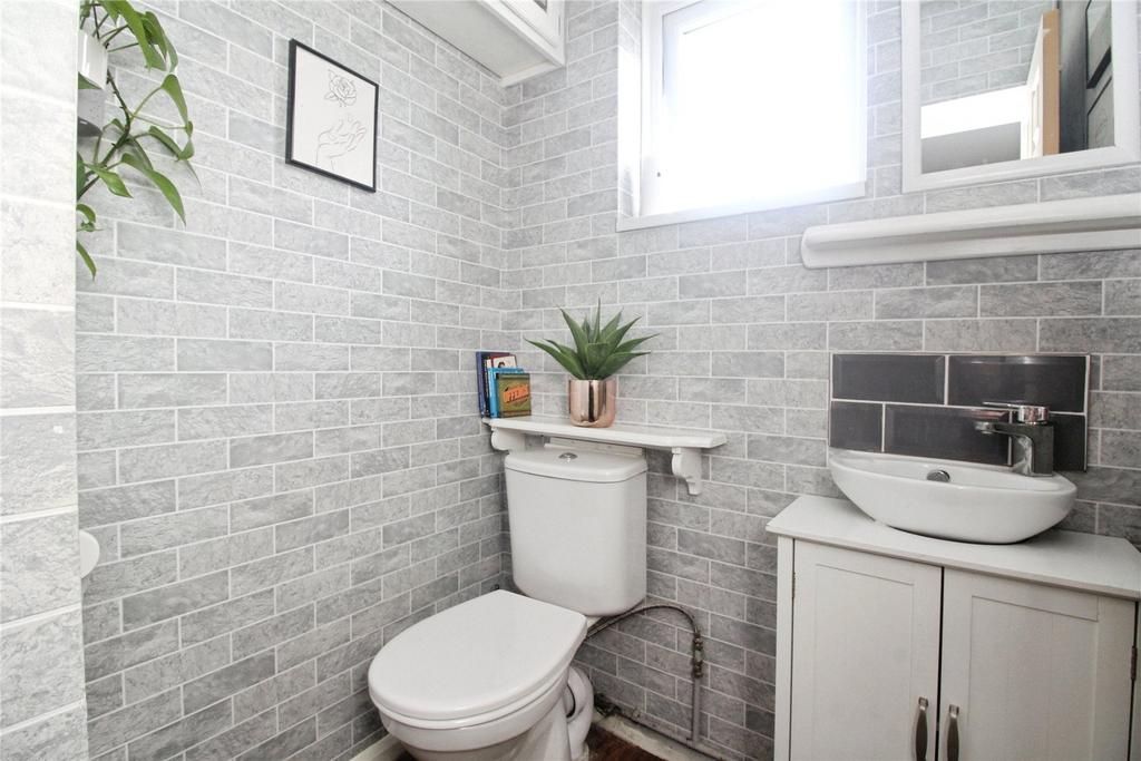 Cloakroom/Wc