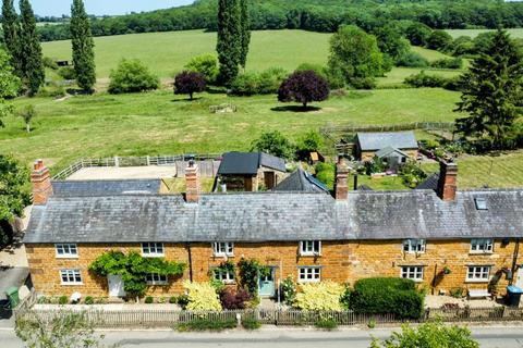 2 bedroom cottage for sale, Medbourne Rd, Stockerston, Oakham