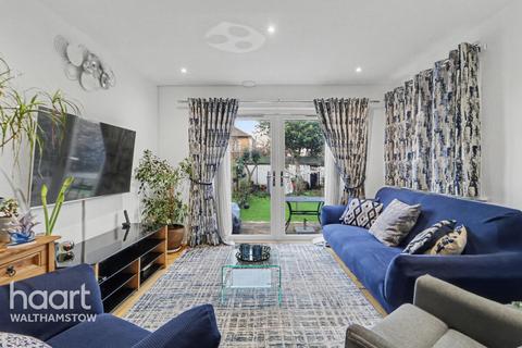 5 bedroom end of terrace house for sale, Hall Lane, Chingford