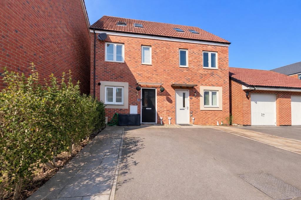 3 bedroom semi-detached house for sale