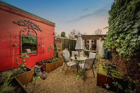 2 bedroom end of terrace house for sale, Ardenham Street, Aylesbury