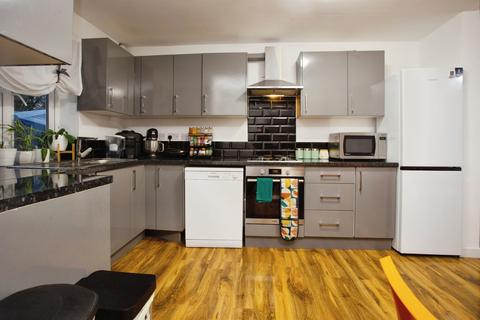 3 bedroom flat for sale, Enderley Close, Harrow