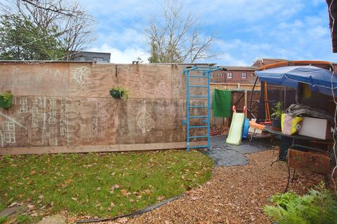 3 bedroom flat for sale, Enderley Close, Harrow