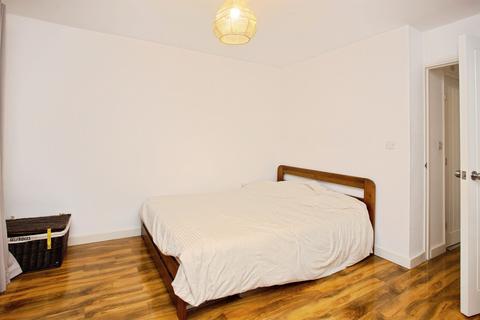 3 bedroom flat for sale, Enderley Close, Harrow