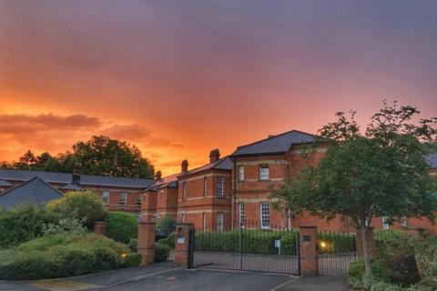 Sandy Mead, Epsom