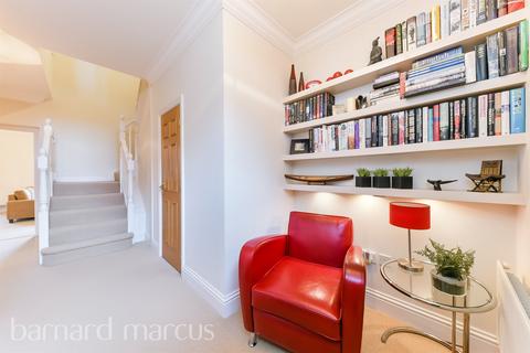 2 bedroom character property for sale, Sandy Mead, Epsom
