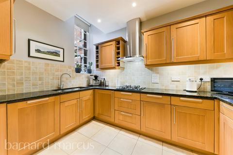 2 bedroom character property for sale, Sandy Mead, Epsom