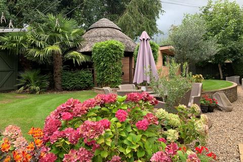 4 bedroom character property for sale, Peterborough Road, Wansford, Peterborough