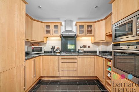 2 bedroom flat for sale, Royal Drive, London
