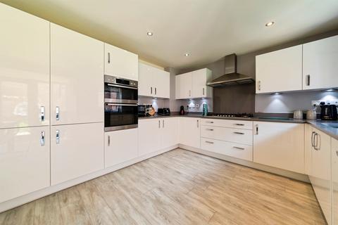 4 bedroom detached house for sale, Caldicot Gardens, Grantham