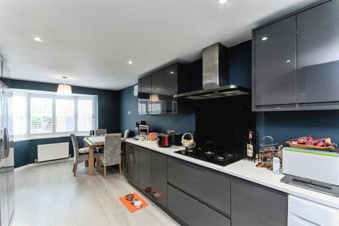 4 bedroom detached house for sale, Antigua Close, Eastbourne