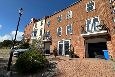 3 bedroom terraced house for sale, Paradise, Scarborough, YO11