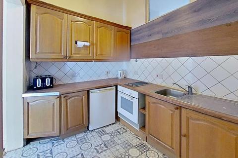 2 bedroom flat to rent, Cambusnethan Street, Edinburgh, Midlothian, EH7