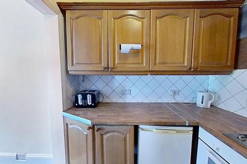 2 bedroom flat to rent, Cambusnethan Street, Edinburgh, Midlothian, EH7