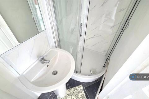 3 bedroom end of terrace house to rent, September Road, Liverpool, L6