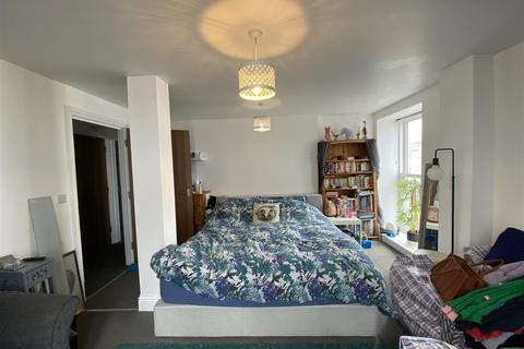 2 bedroom flat to rent, Queens Gardens, Eastbourne