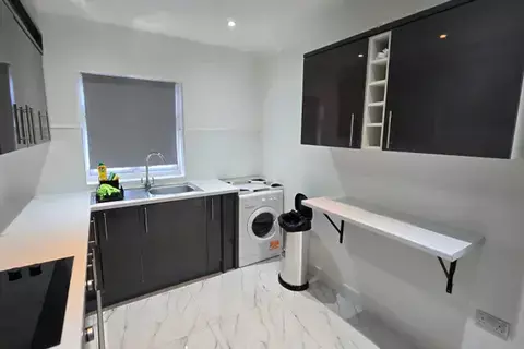 2 bedroom flat to rent, Lincoln Road, Enfield EN3