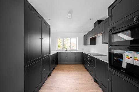 4 bedroom semi-detached house for sale, Whitehill Lane, Gravesend DA12