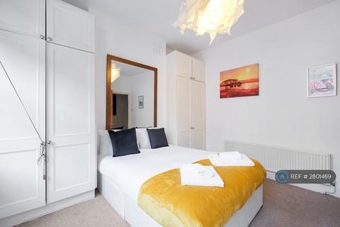 3 bedroom end of terrace house to rent, Humbolt Road, London, W6