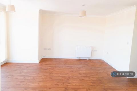 2 bedroom flat to rent, Stuart Road, Gravesend, DA11