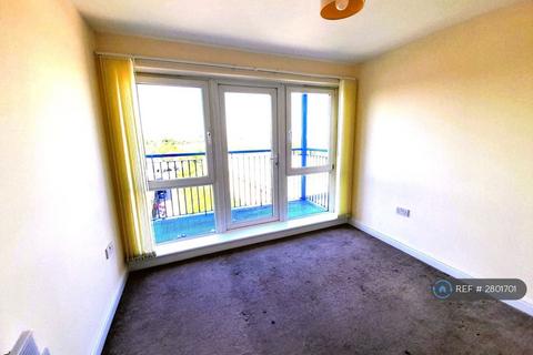 2 bedroom flat to rent, Stuart Road, Gravesend, DA11
