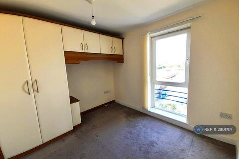 2 bedroom flat to rent, Stuart Road, Gravesend, DA11