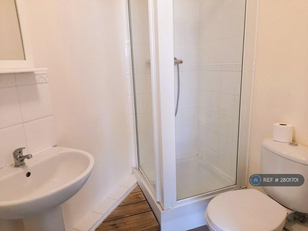 En-Suite (Off Bedroom 2)