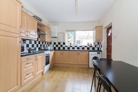 4 bedroom terraced house to rent, Faraday Road, Nottingham NG7