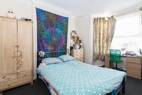 4 bedroom terraced house to rent, Faraday Road, Nottingham NG7