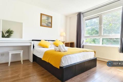 3 bedroom terraced house to rent, Wynter St, London, SW11