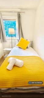 3 bedroom terraced house to rent, Wynter St, London, SW11