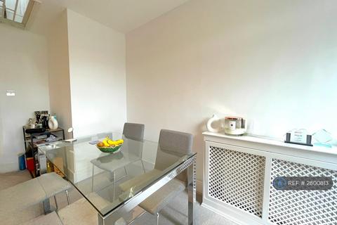 2 bedroom flat to rent, Longridge Road, London, SW5