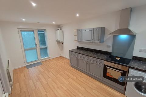 3 bedroom semi-detached house to rent, Caernarvon Close, Newcastle Upon Tyne, NE5
